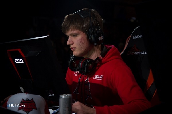 EDG赛后群访 Jiejie：我觉得队伍最需要解决的是预防Gank的能力