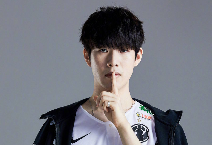 扎金花必胜口诀：三分看牌，七分看人。（扎金花取胜要诀：三分在牌，七分在人）