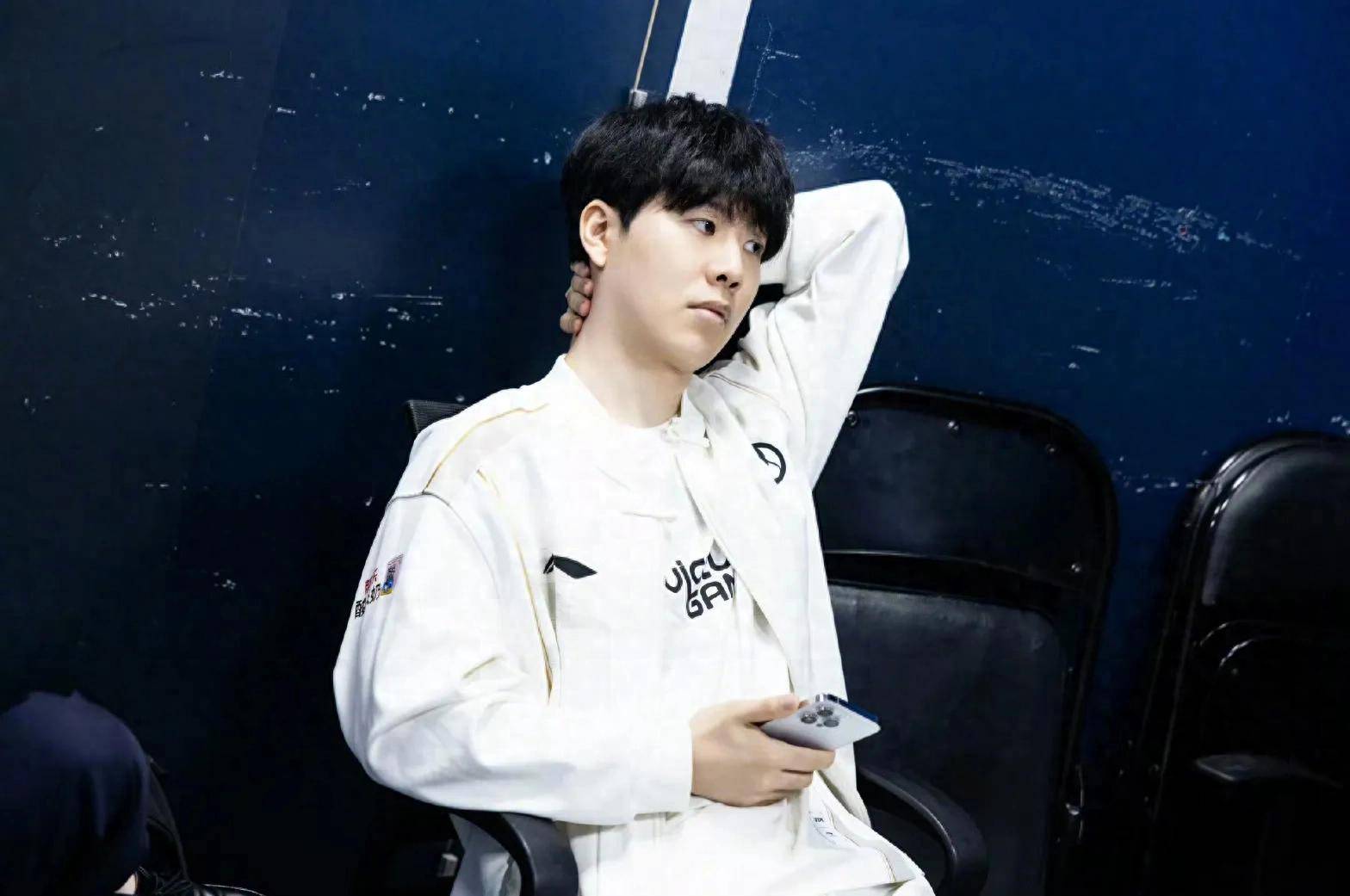 解析“二人麻将”：极致的听牌速度与极简的博弈逻辑。（透视二人麻将：飞速听牌与极简博弈逻辑）